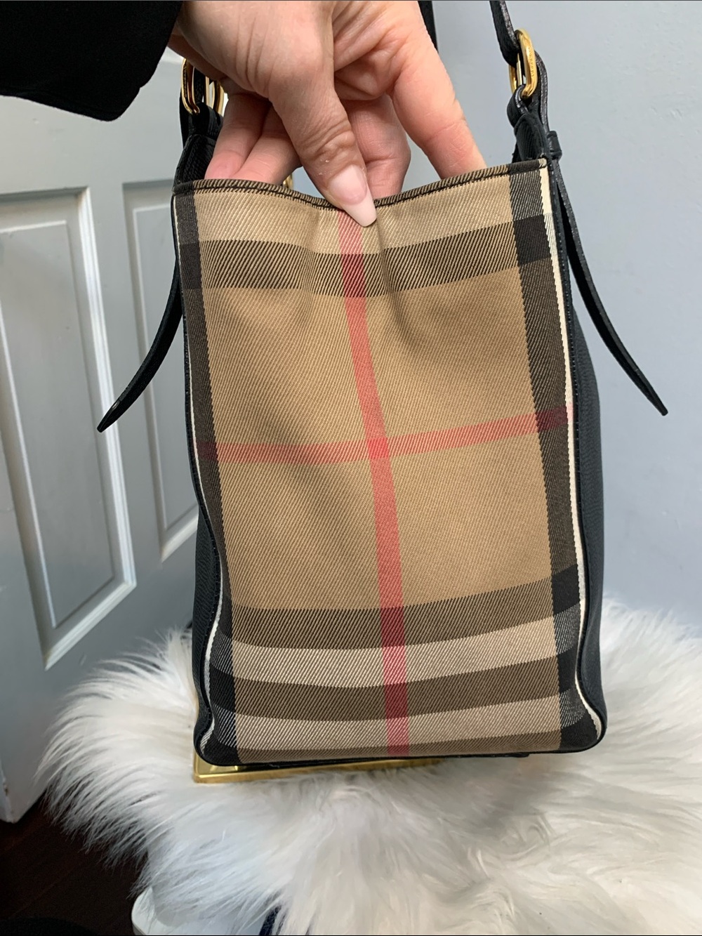 Authentic Burberry Canterbury Tote black leather, check sides - Picture 4 of 16